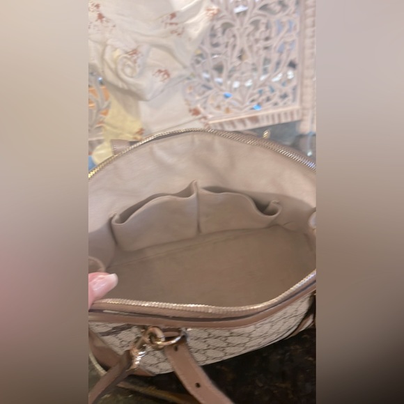 Luxury GUCCI BIEGE LEATHER TRIM WITH GG CANVAS THROUGHOUT IN EXCELLENT CONDITION - Picture 2 of 13